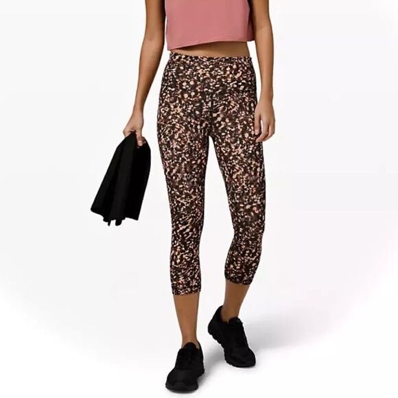 Lululemon Invigorate High-Rise Crop in Motion Flux Multi | SZ 2 - Picture 1 of 9
